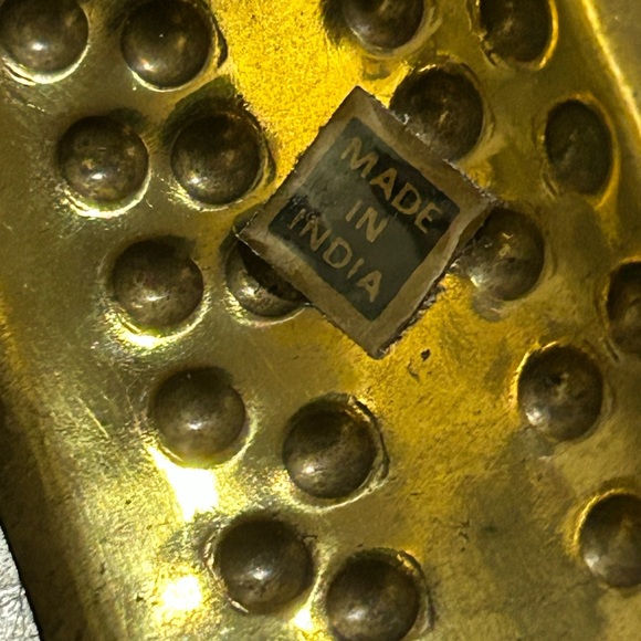 Vintage Gold Tone gorgeous Textured Choker Necklace! Signed Made in India! - Picture 9 of 10